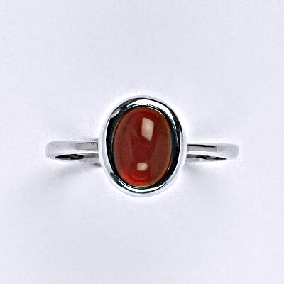 Stříbrný prsten s přírodním kamenem karneol 8 x 6 mm, T 1355