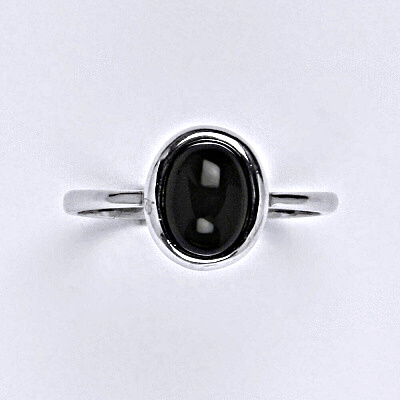 Stříbrný prsten s přírodním kamenem onyx 8 x 6 mm, T 1355