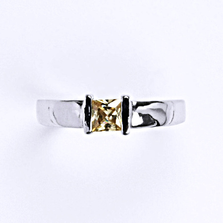 Stříbrný prsten se syntetickým zirkonem champagne 00039120444