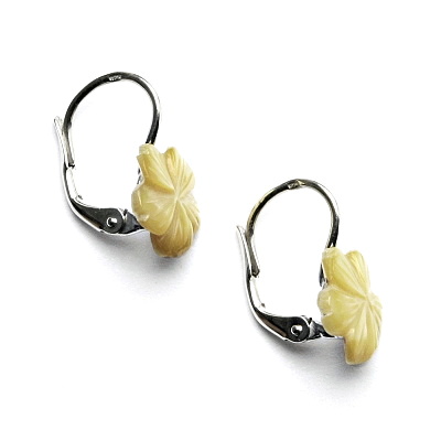 Stříbrné náušnice, přírodní žlutá perleť, kytička 10 mm, NK 1183