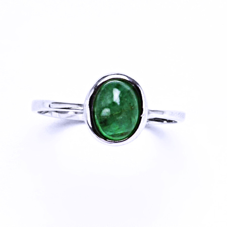 Stříbrný prsten, přírodní smaragd A-, 8x6 mm, T 1355