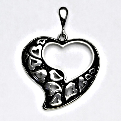 Stříbrný přívěsek,srdce s malými srdíčky s patinou,přívěsek ze stříbra, P 977