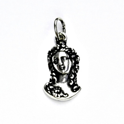 Stříbrný přívěsek s patinou, secesní (barokní) hlava ženy, P 445