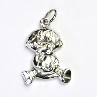 Stříbrný přívěsek, chlapeček s lahvičkou, přívěsek ze stříbra, P 419
