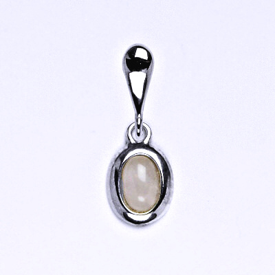 Stříbrný přívěsek,přírodní kámen růženín 6x4 mm, P 1353