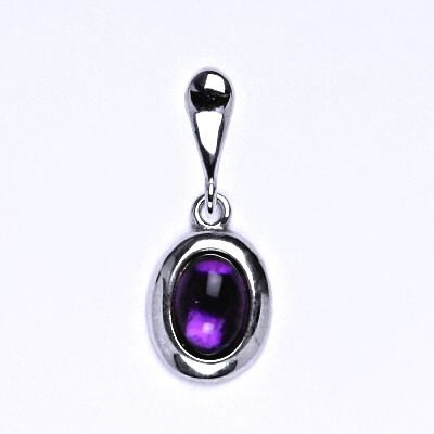 Stříbrný přívěsek,přírodním tmavým ametystem 7 x 5 mm, P 1354