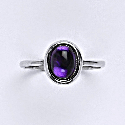 Stříbrný prsten s přírodním kamenem ametyst 8 x 6 mm, T 1355