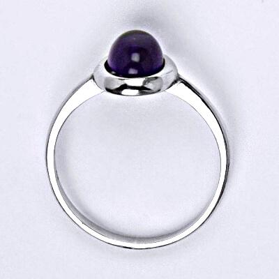 Stříbrný prsten s přírodním kamenem ametyst 8 x 6 mm, T 1355
