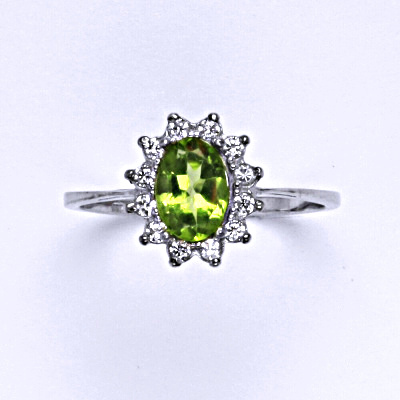 Stříbrný prsten Kate, přírodní olivín, čiré zirkony, T 1480 