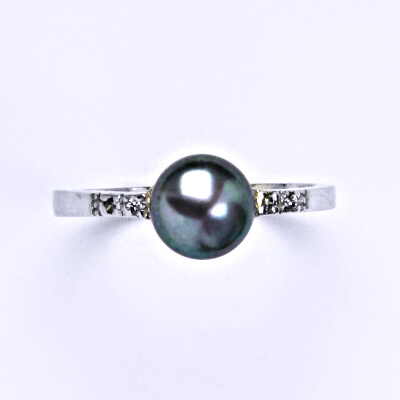 Stříbrný prsten s přírodní perlou černou (do zelena 8 mm, T 1211