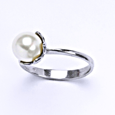 1 Stříbrný prsten se Swarovski bílou perlou 8 mm, T 1351