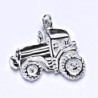Stříbrný přívěšek traktor, přívěsek ze stříbra P 128