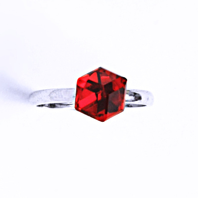 Stříbrný prsten s krystalem Swarovski (Light Siam 6x6 mm)T 1230