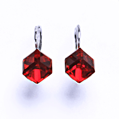 Stříbrné náušnice na patent s krystaly Swarovski (Light Siam 6x6 mm)NK 1230 