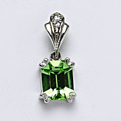 Stříbrný přívěšek s krystalem peridot, P 1201/1 
