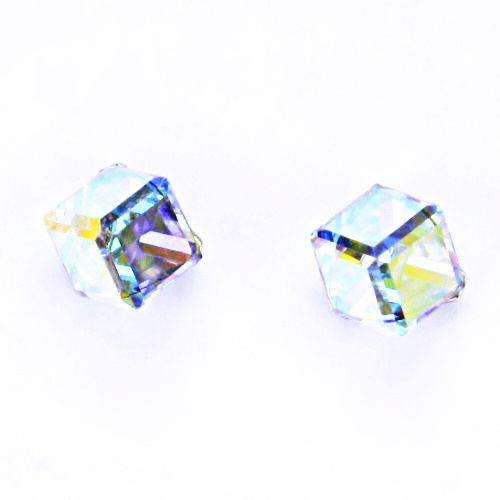 Stříbrné náušnice na šroubek s krystaly Swarovski (AB Crystal 6x6 mm)NŠ 1230 