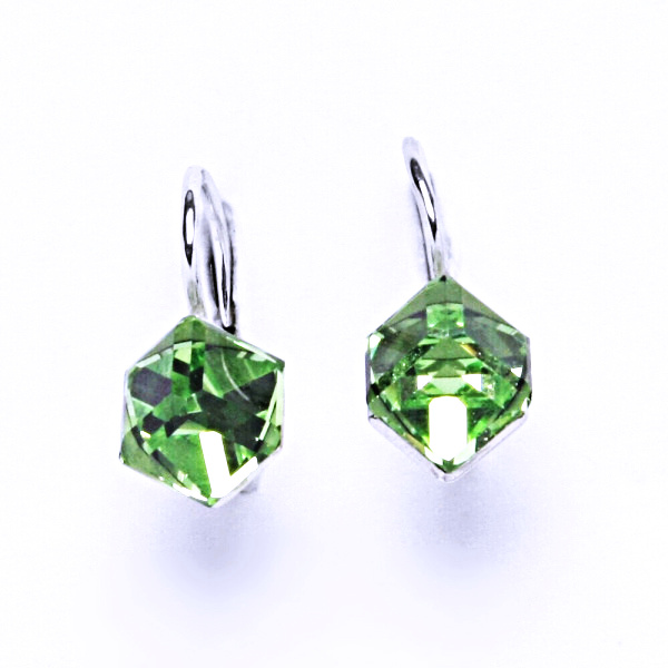 Stříbrné náušnice na patent s krystaly Swarovski (Peridot 6x6 mm)NK 1230 