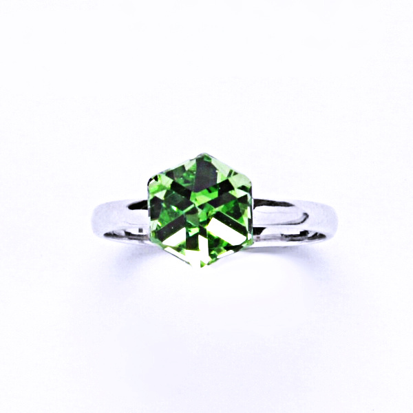 T 1230 stříbrný prsten s krystalem Swarovski ( Peridot 6x6 mm)