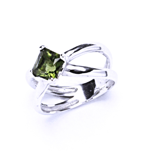 Stříbrný prsten vltavín 6x6mm, T 1265