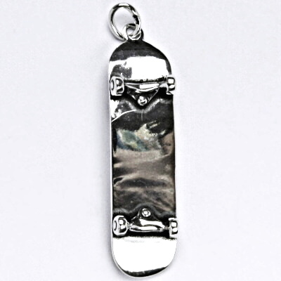 Stříbrný přívěsek s patinou,skateboard, přívěsek ze stříbra, P 109