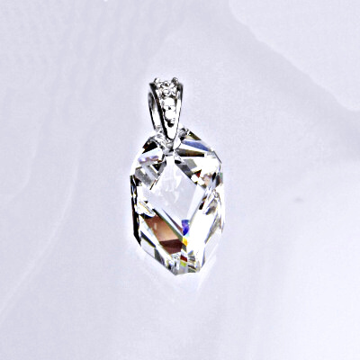 Stříbrný přívěšek s čirým krystalem Swarovski cubist pendant P 1306