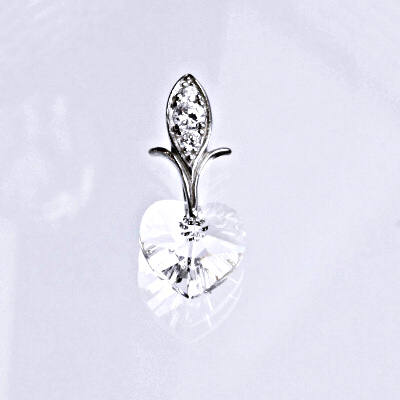 Stříbrný přívěšek s čirým krystalem Swarovski, srdce P 1404