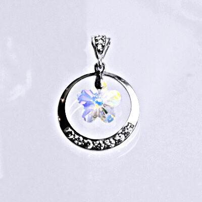 Stříbrný přívěšek s AB krystalem Swarovski, kytka P 1405