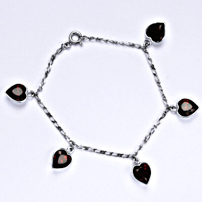 Stříbrný náramek se Swarovski krystaly siam, srdce, R 1396