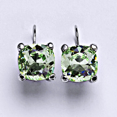 Stříbrné náušnice se Swarovski krystalem chrysolit, 12 x 12 mm NK 1460