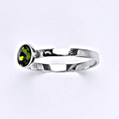 Stříbrný prsten se Swarovski krystalem olivine, T 1336