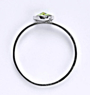 Stříbrný prsten se Swarovski krystalem peridot, T 1336
