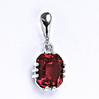 Stříbrný přívěšek se syntetickým zirkonem ruby, P 1440