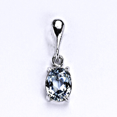 Stříbrný přívěsek se syntetickým akvamarínem 8x6 mm, P 1245