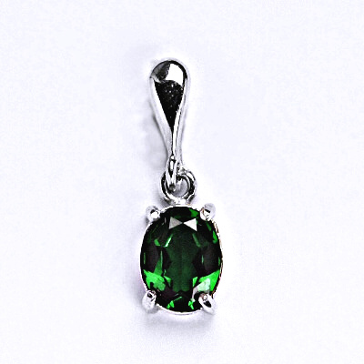 Stříbrný přívěsek se syntetickým zirkonem emerald 8x6 mm, P 1245