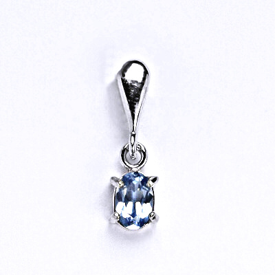 Stříbrný přívěsek se syntetickým modrým zirkonem 6x4 mm, P 1247/22