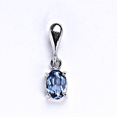 Stříbrný přívěsek se syntetickým zirkonem akvamarín 7x5 mm, P 1247
