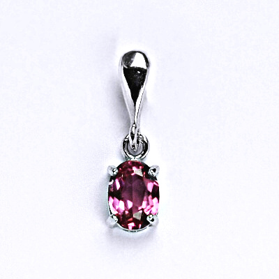 Stříbrný přívěsek se syntetickým zirkonem rubín 7x5 mm, P 1246/22
