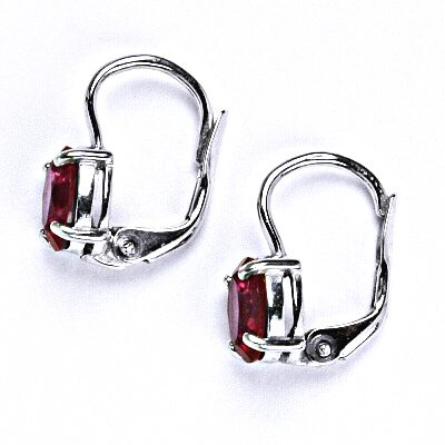 Stříbrné náušnice na patent se zirkonem rubín7x5 mm, NK 1246