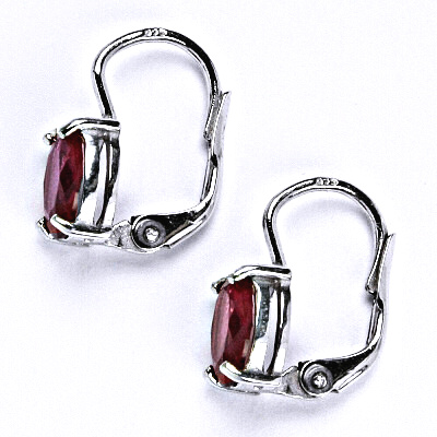Stříbrné náušnice na patent zirkon rubín 8x6 mm, NK 1245