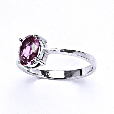 Stříbrný prsten se zirkonem fuchsia 8x6 mm, T 1245