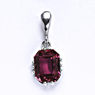 Stříbrný přívěšek se syntetickým zirkonem fuchsia P 1440
