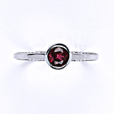 Stříbrný prsten se syntetickým rubínem,prsten ze stříbra,T 1443