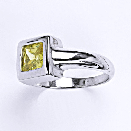 Stříbrný prsten s yellow zirkonem