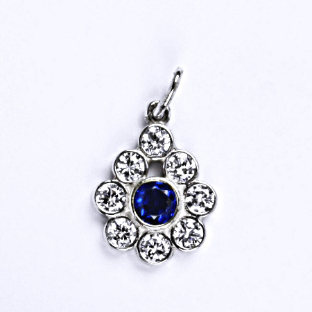 Stříbrný přívěšek se spinelem a s čirými zirkony. P 1042 spinel,zirkony